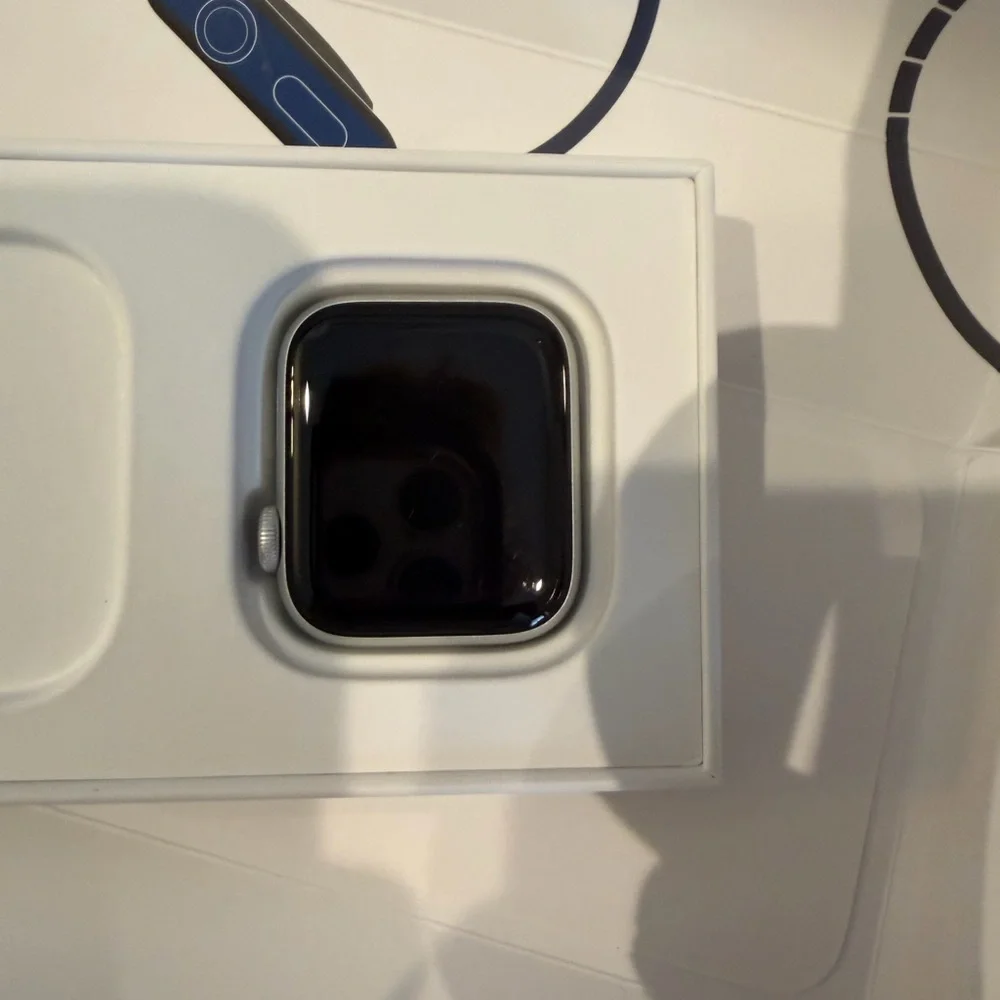Apple Watch Series 6 silver alum 40mm white sports band